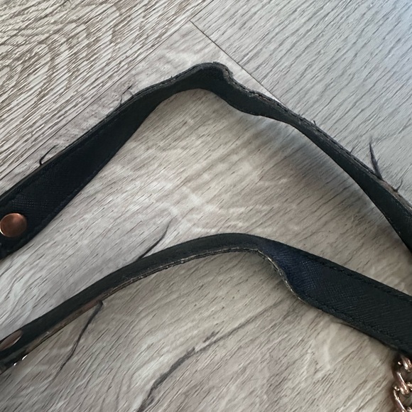 Michael Kors Black Shoulder Bag with Gold Chain - Picture 4 of 6